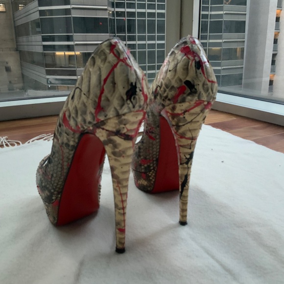 Louboutin platform high-heels white with prints, alligator skin, size:38.5 - Picture 3 of 5